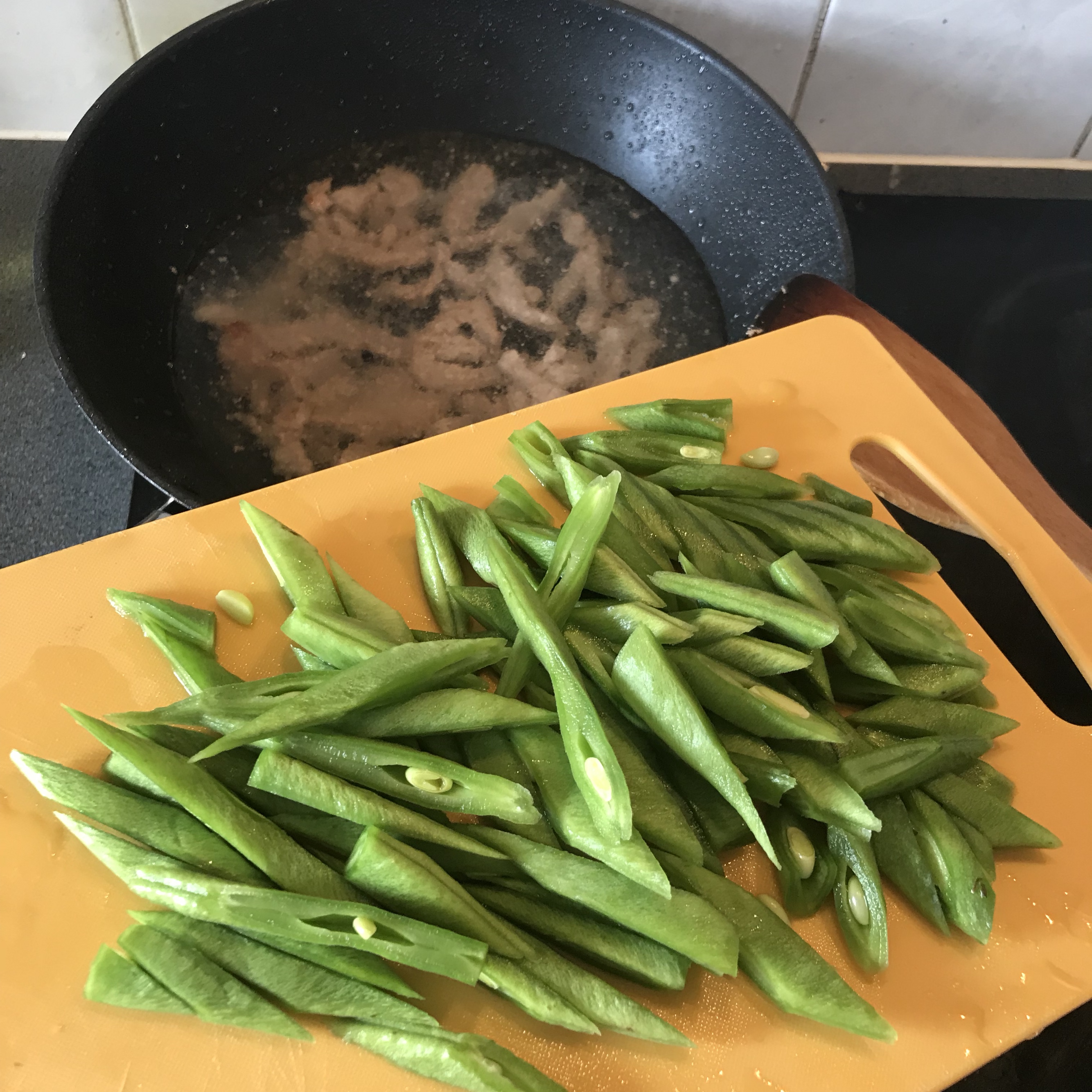 扁豆粉丝烧肉的做法