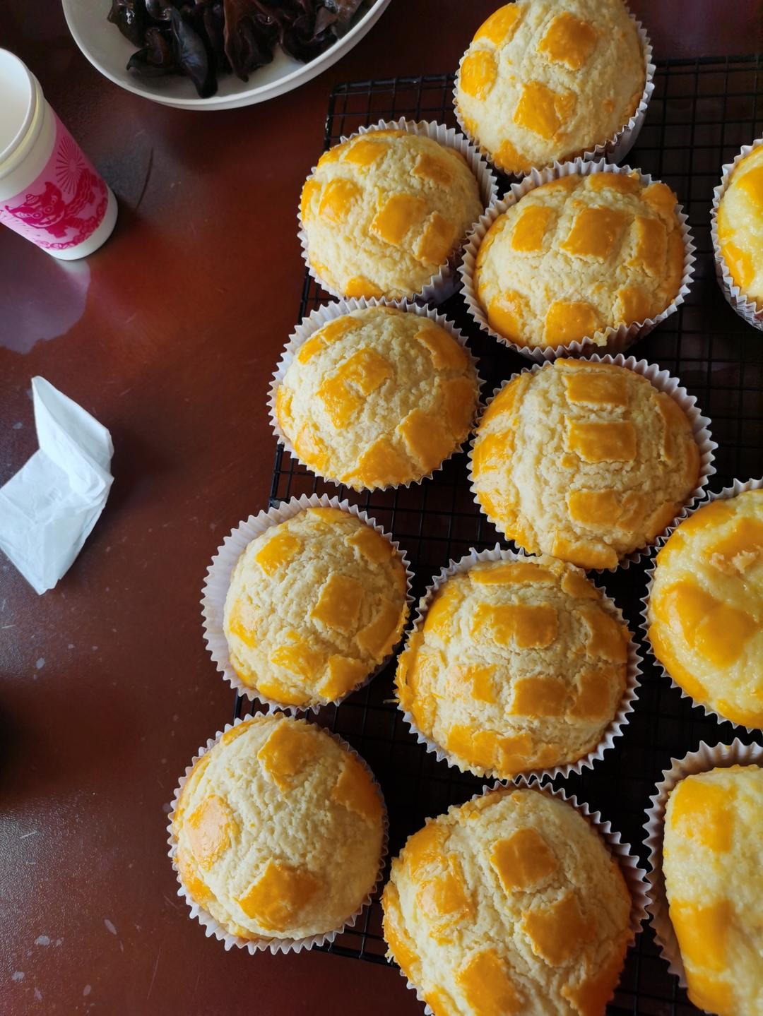 好吃到炸裂的港式菠萝包（附带制作酥皮的小视频）