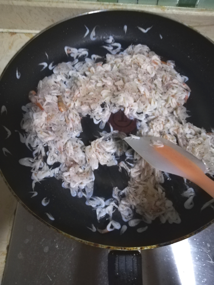 小白虾炒煎豆腐的做法 步骤4