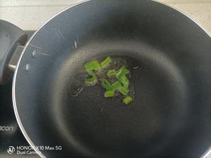 低脂低卡的番茄金针菇汤的做法 步骤4
