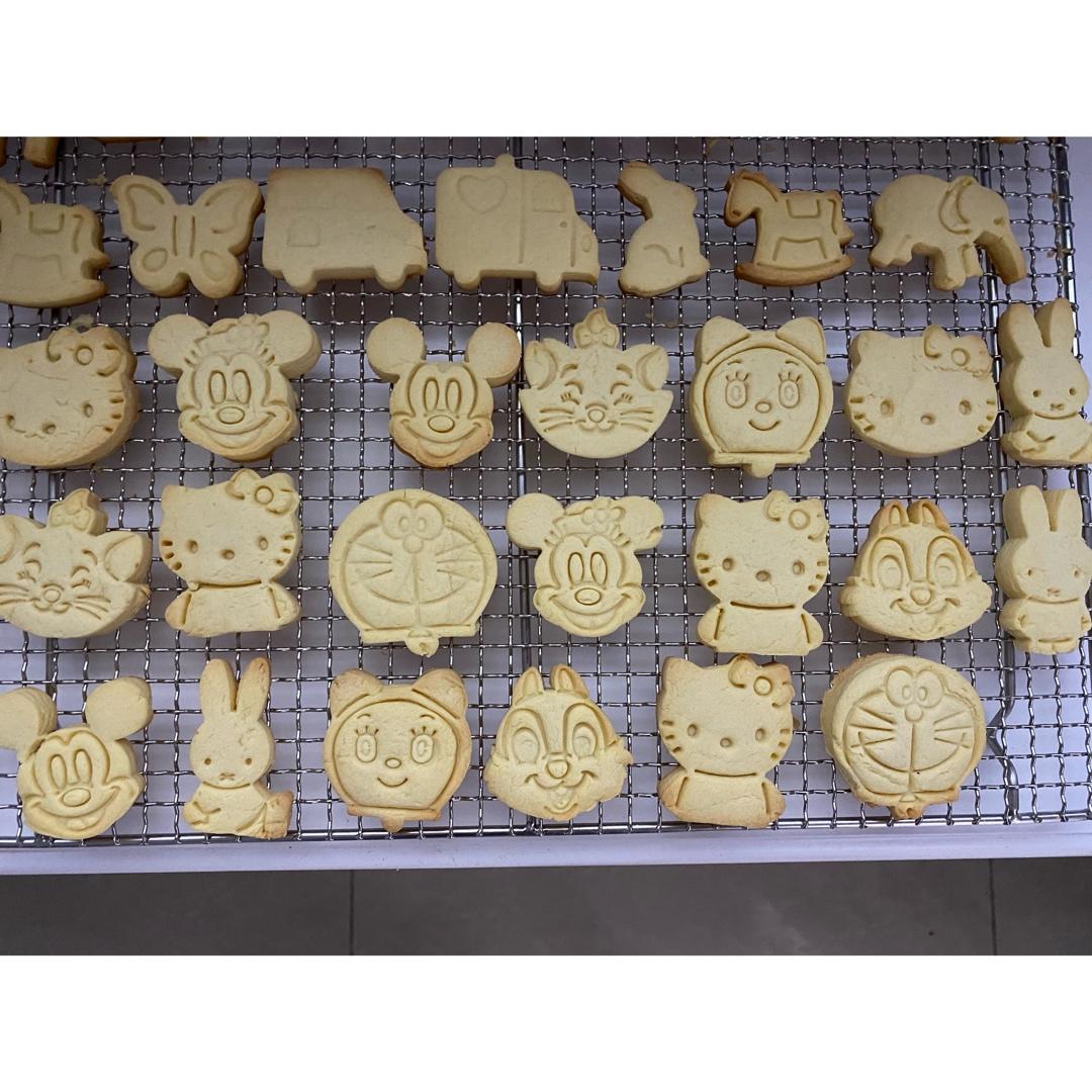 你和貌美平整的饼干只差了一块烤盘的距离（可做翻糖糖霜饼干底）