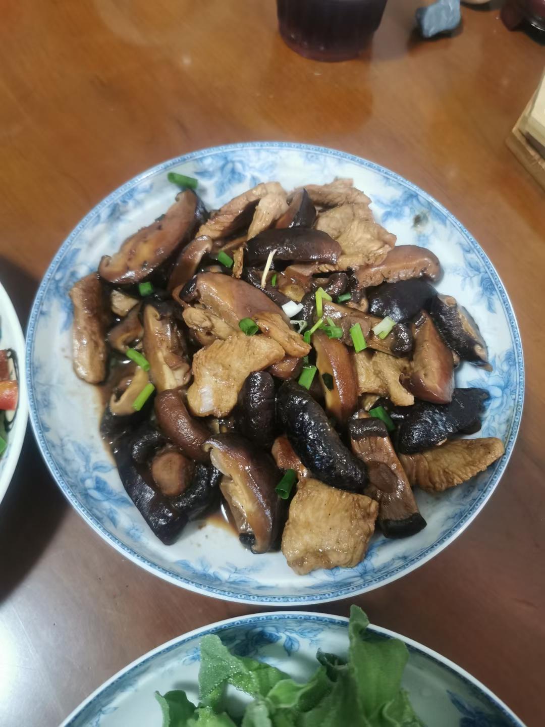 香菇鸡肉片的做法