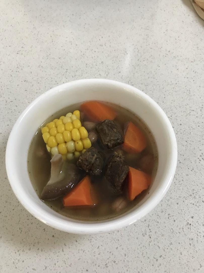 用电饭煲炖的花生猪脚