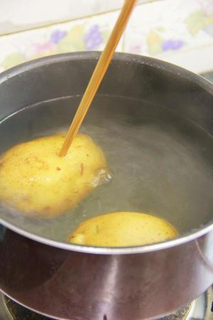 奶油培根土豆球的做法 步骤3