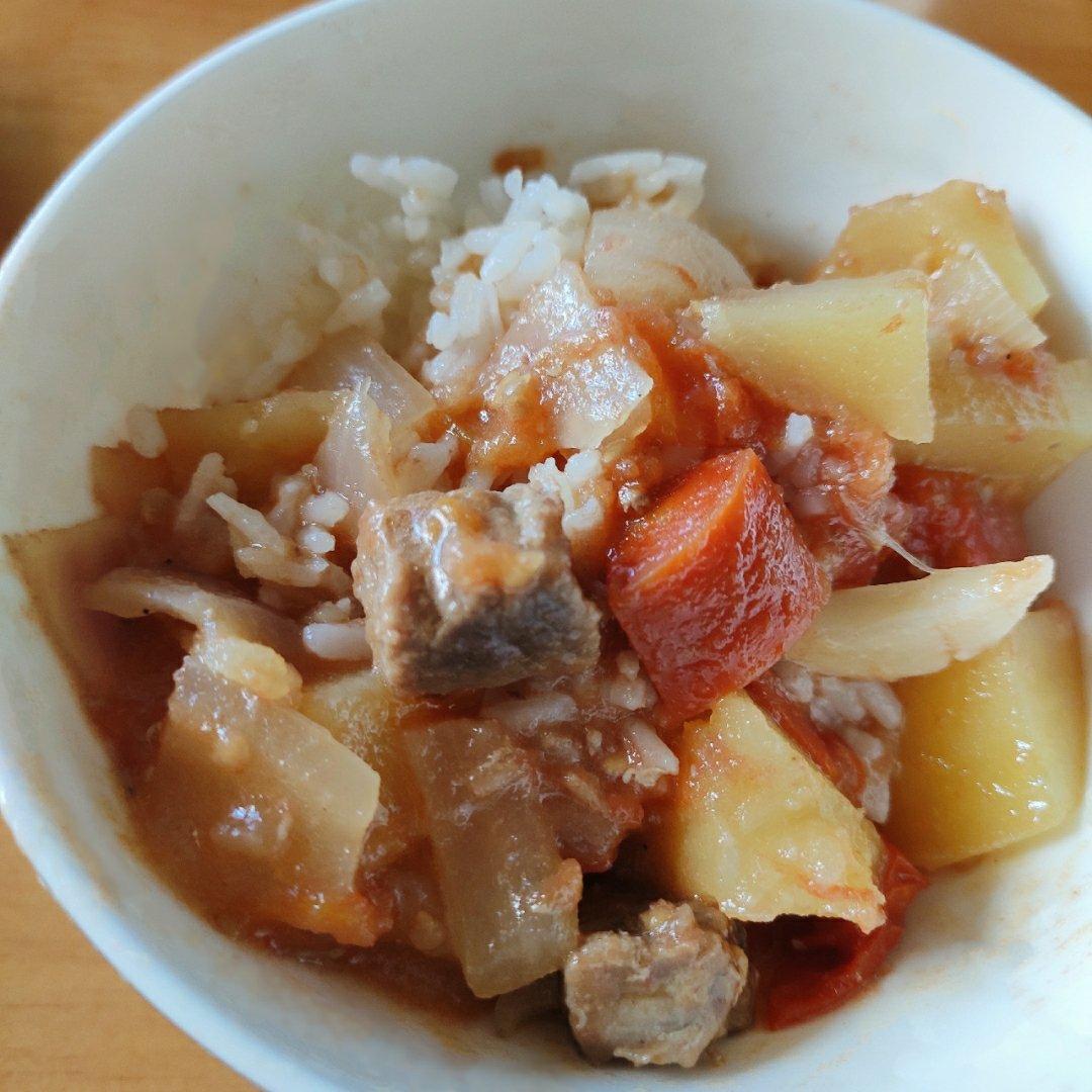 番茄土豆胡萝卜牛腩（牛肉鲜嫩的独家秘诀）