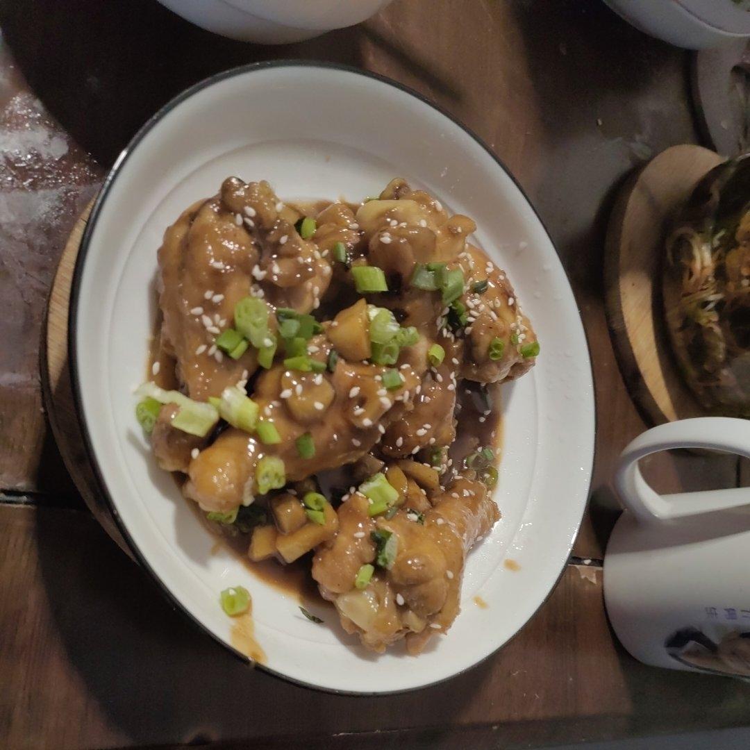 好吃到舔手指的「蒜香蜜汁鸡翅根」👍