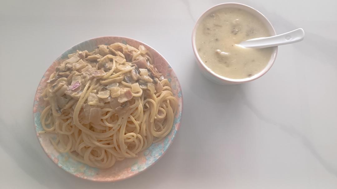 奶油蘑菇培根意大利面