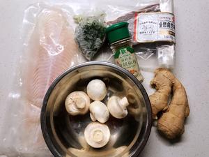 荠菜方笋蘑菇火腿烩鱼片 by wqy的做法 步骤1
