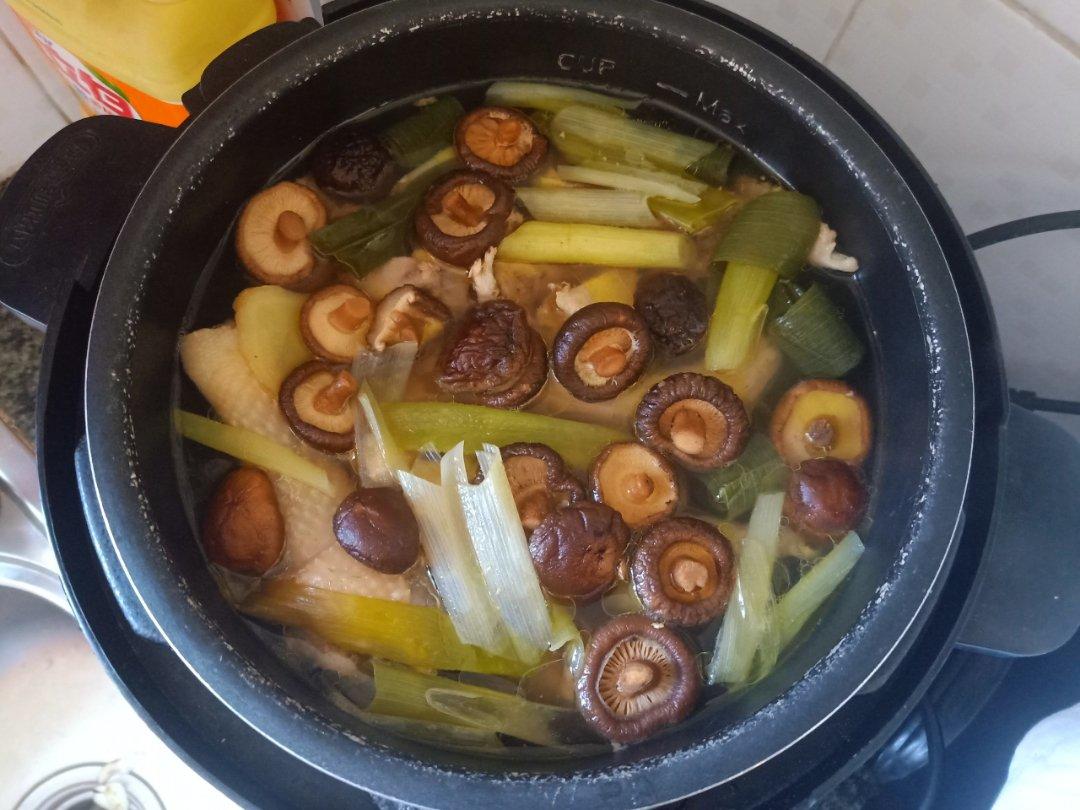 高压锅炖鸡汤