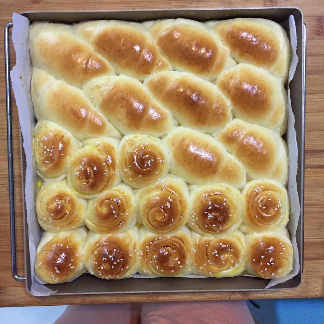 又香又软又拉丝，咬一口奶香十足！超治愈的淡奶油波兰种小餐包