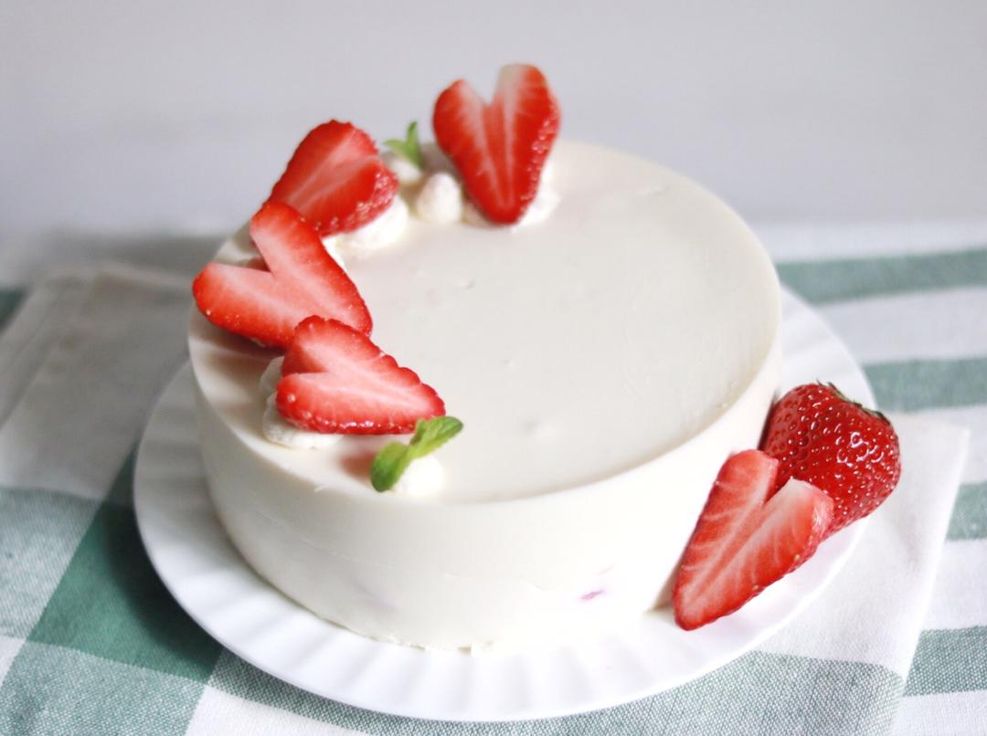 草莓流心生乳酪慕斯蛋糕