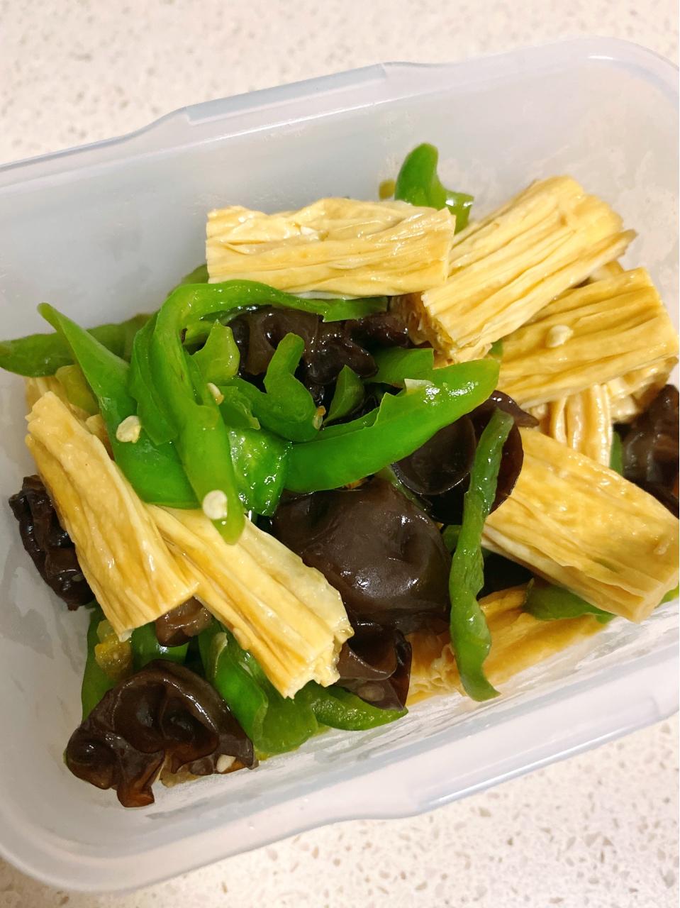 尖椒木耳烧腐竹