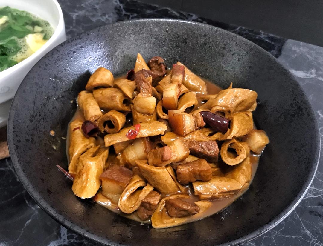 可可葱做的老丁的私房菜-川味豆筋棍红烧肉