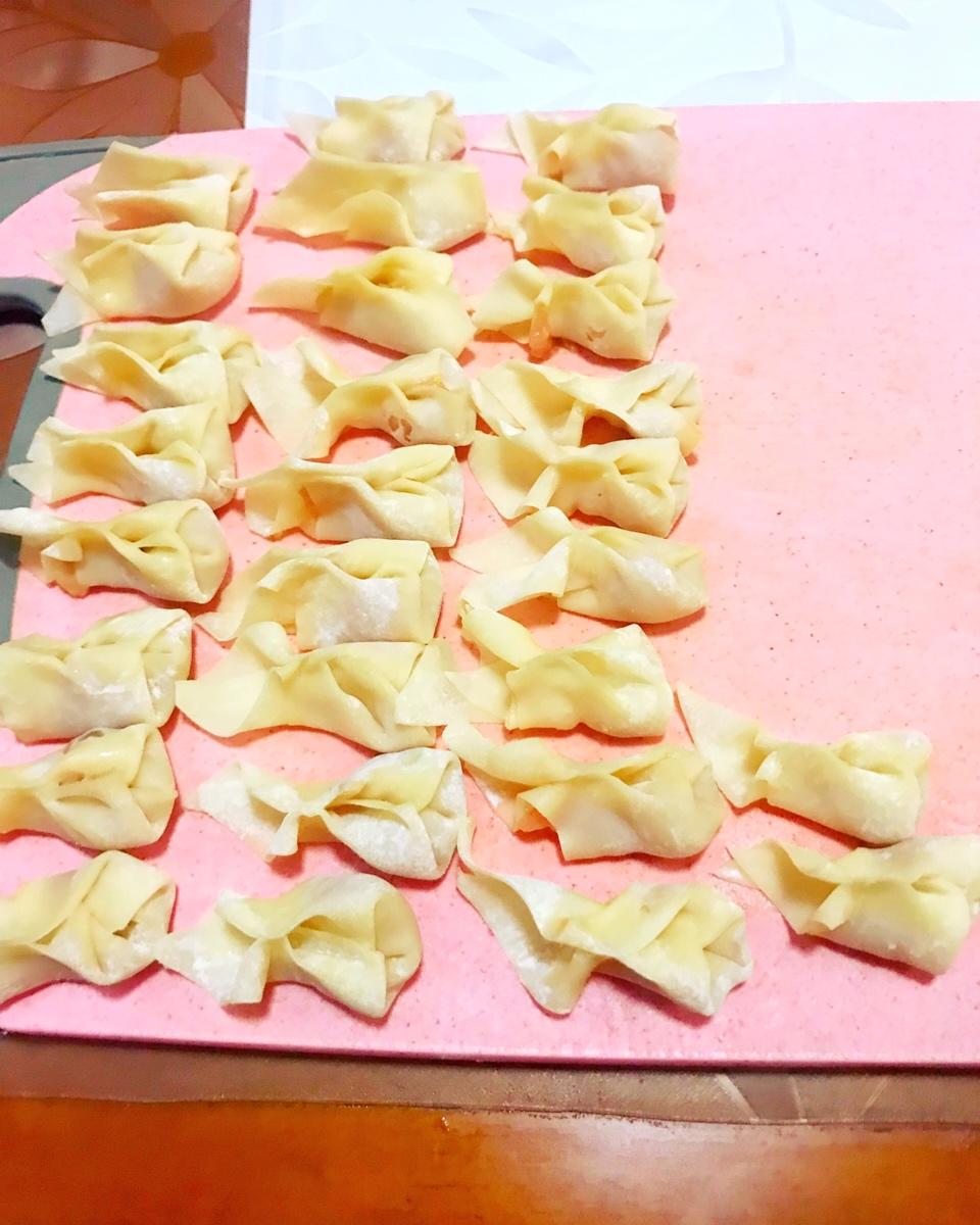 金鱼小馄饨包法