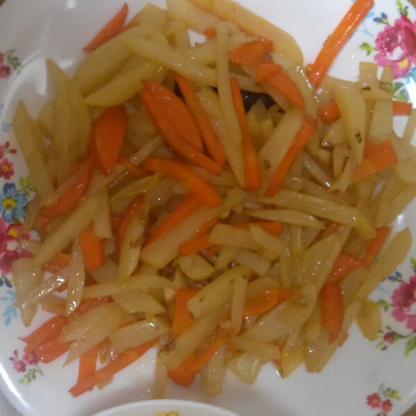 醋炒胡萝卜土豆丝