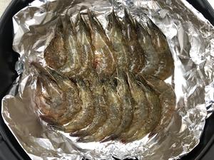 空气炸锅💁‍♀️黑椒黄金烤虾，零基础必备菜！的做法 步骤2
