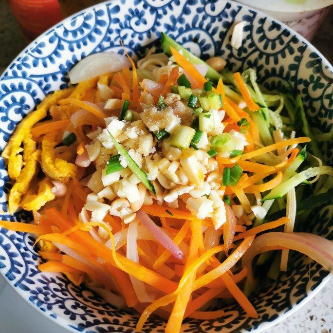 鸡丝凉面（荞麦面）