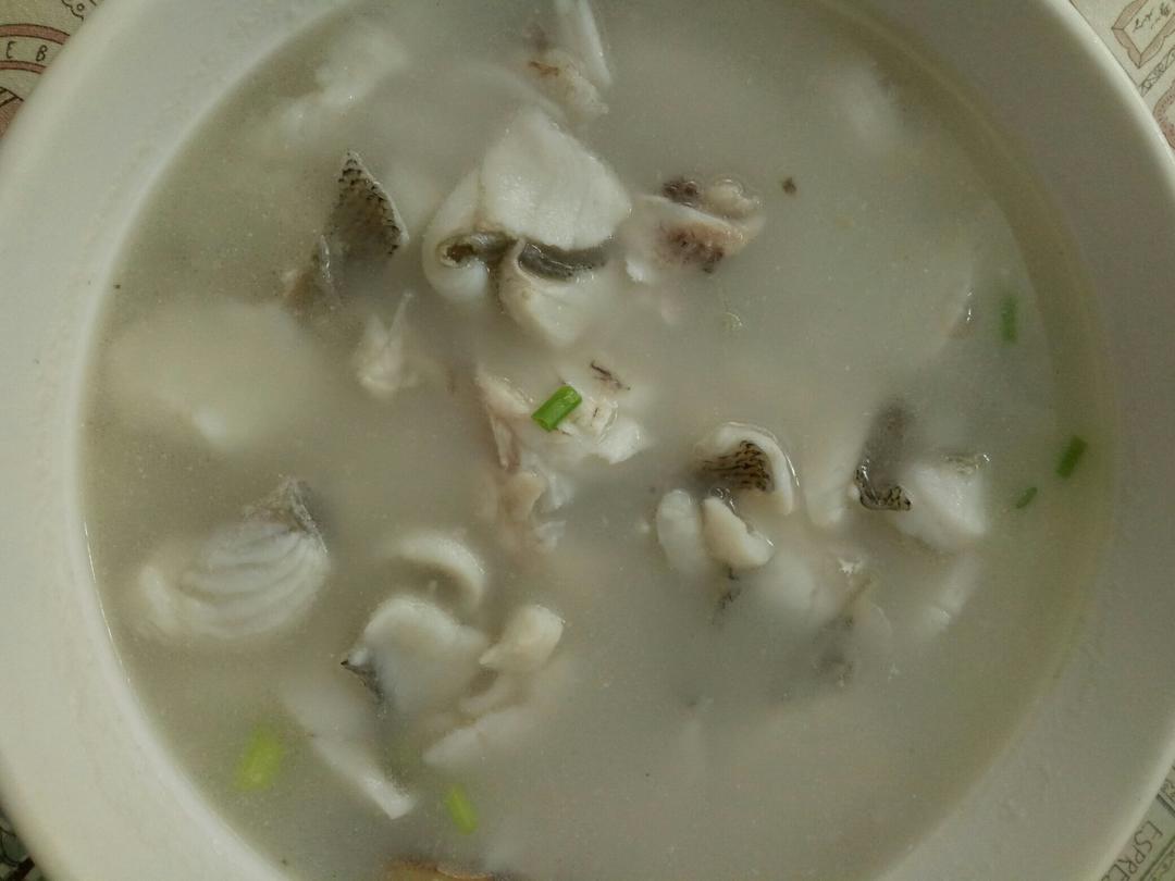好吃的鲈鱼汤的做法