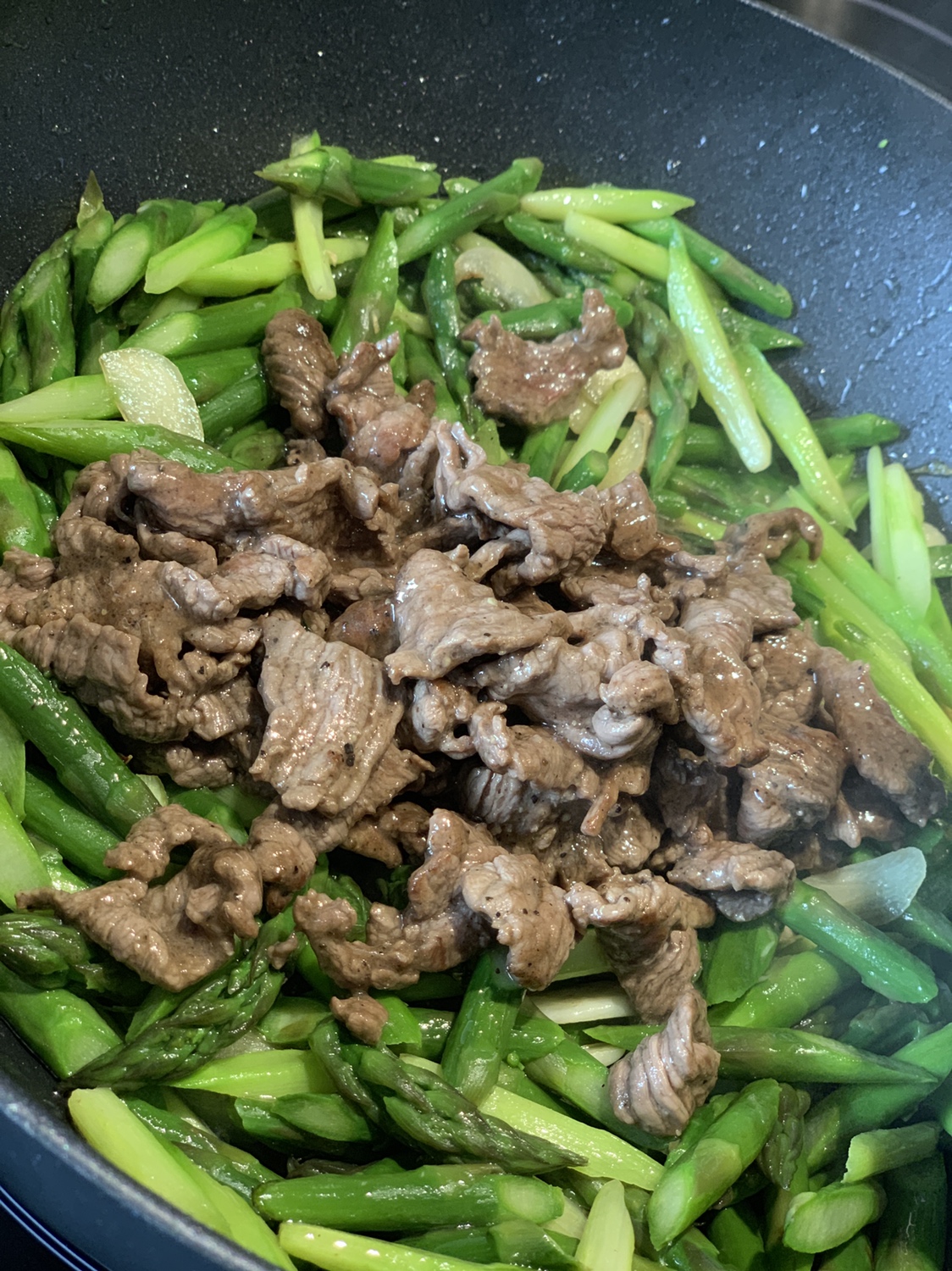 黑胡椒牛肉炒绿芦笋的做法 步骤9