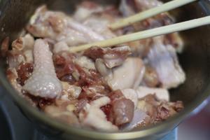 姜葱煎焗土鸡的做法 步骤1