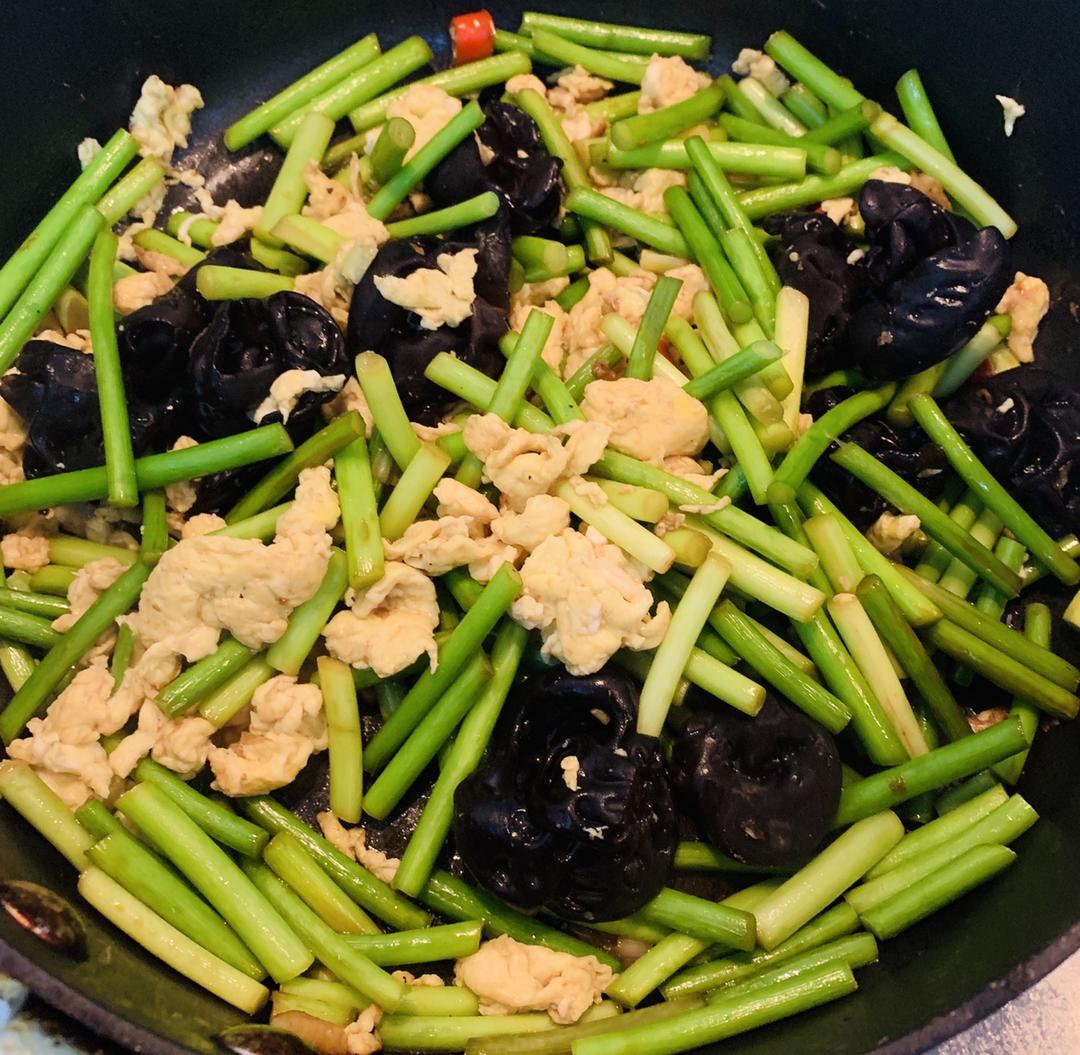 蒜薹木耳炒鸡蛋