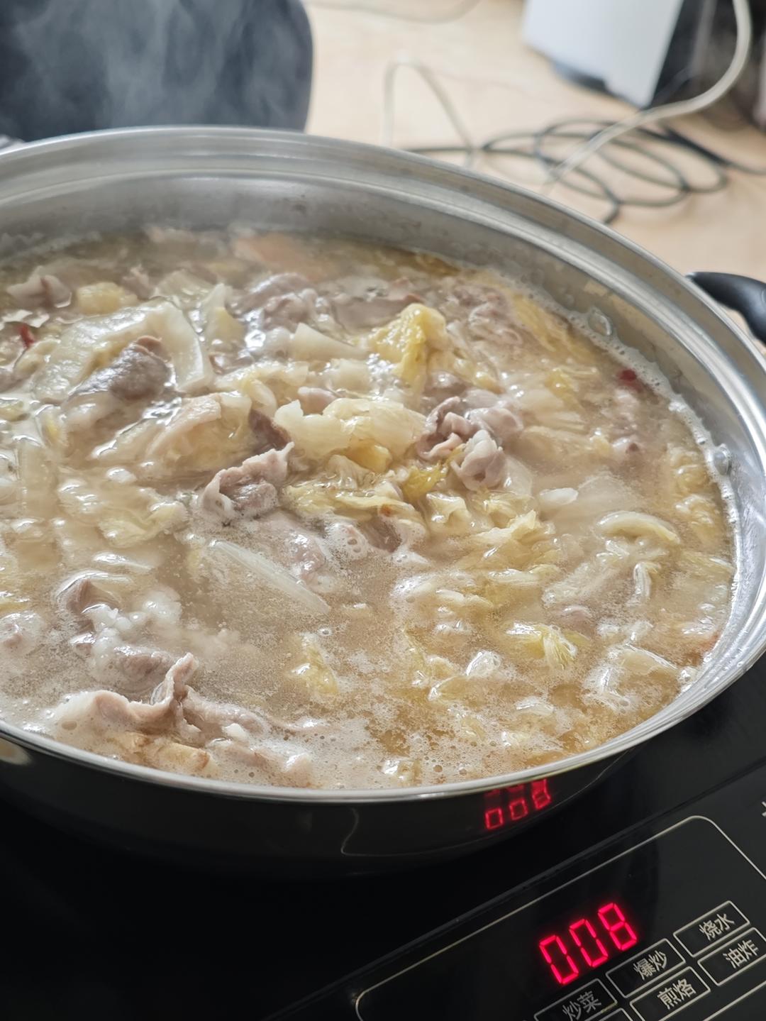 东北酸菜炖白肉