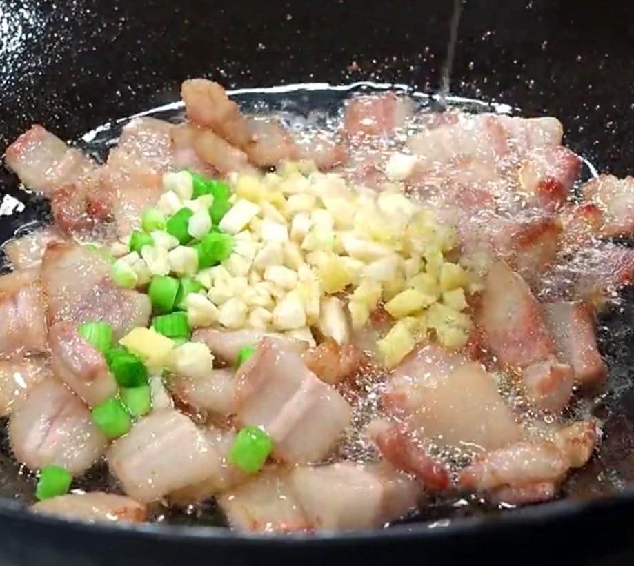 蚕豆韭菜炒肉片的做法 步骤3