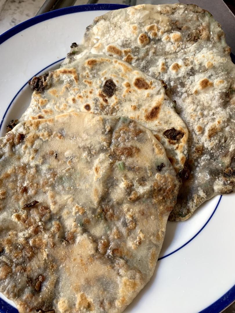 想了好久的梅干菜肉饼~~