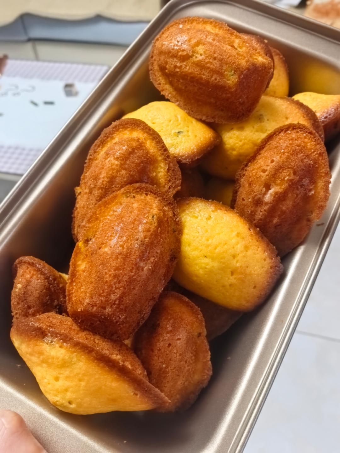 百香果玛德琳蛋糕