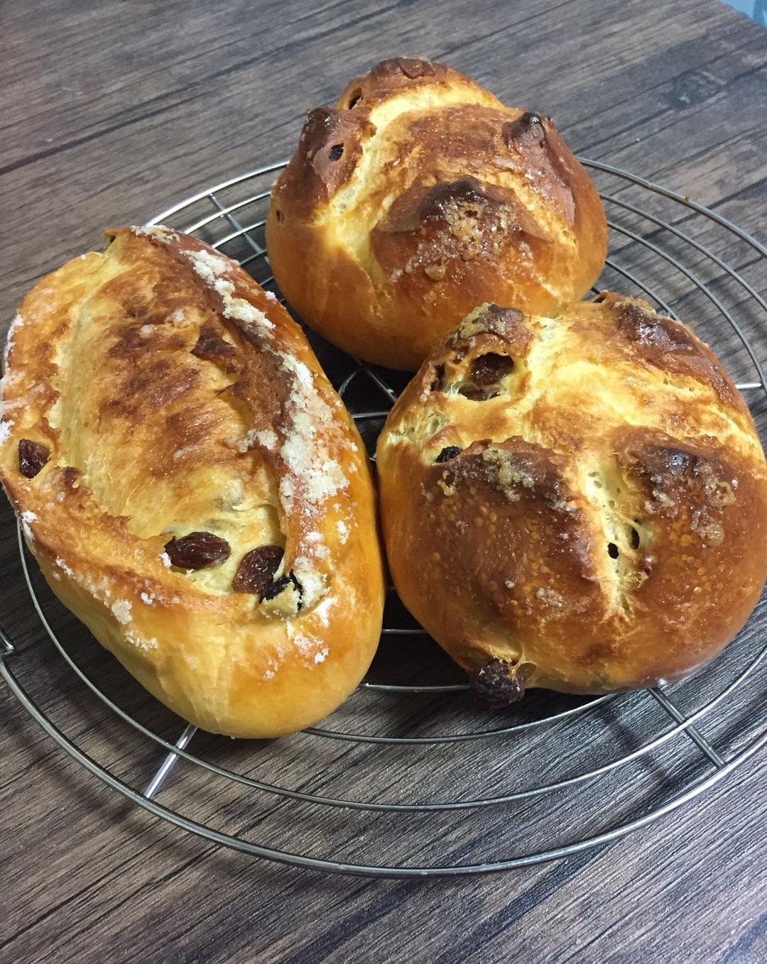葡萄软欧（仿原麦山丘）Milk flavored bread filled with raisins and butter