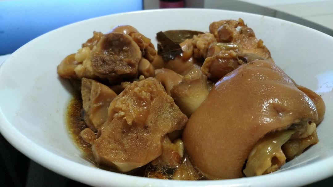 美味的家常菜：红烧猪蹄