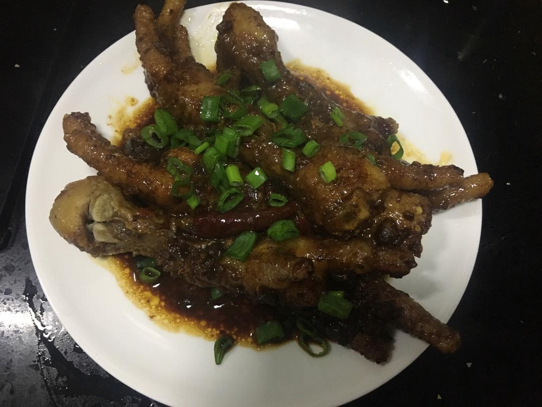 厨师长教你：“虎皮鸡爪”的家常做法，软嫩脱骨，很适合老人孩子
