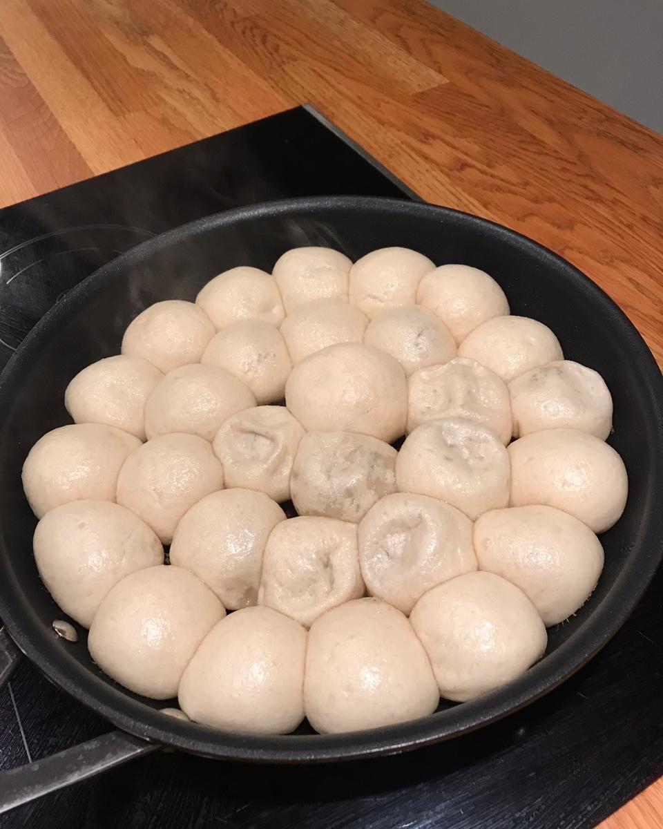 芝麻香葱虾仁生煎包