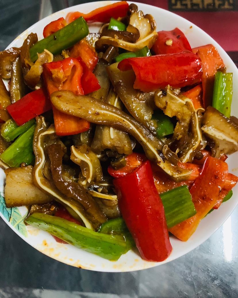 猪耳朵炒辣椒