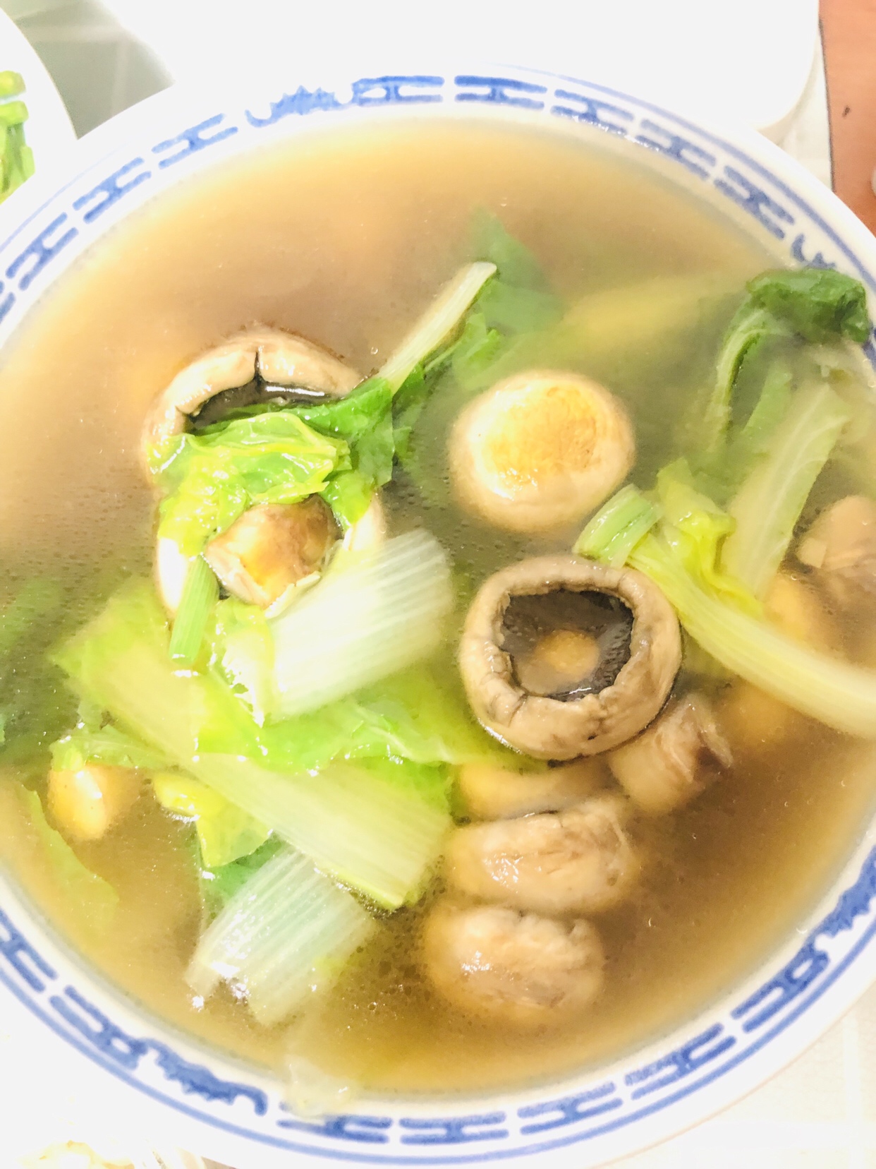 杭白菜蘑菇汤的做法 步骤1