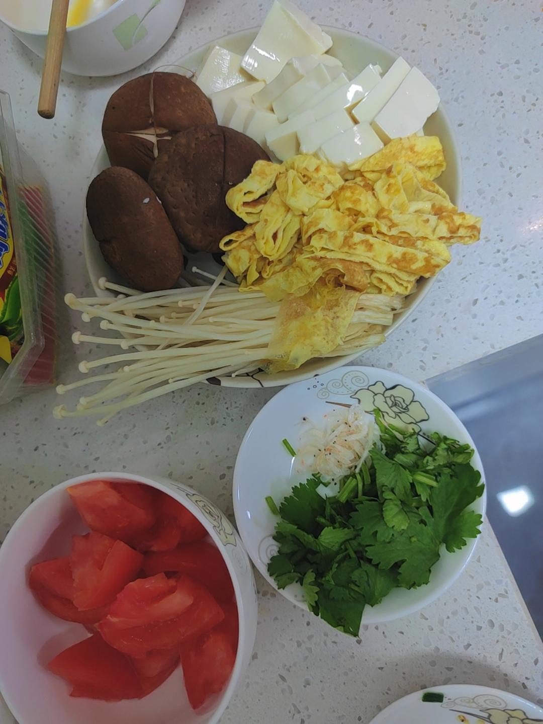 西红柿菌菇豆腐汤