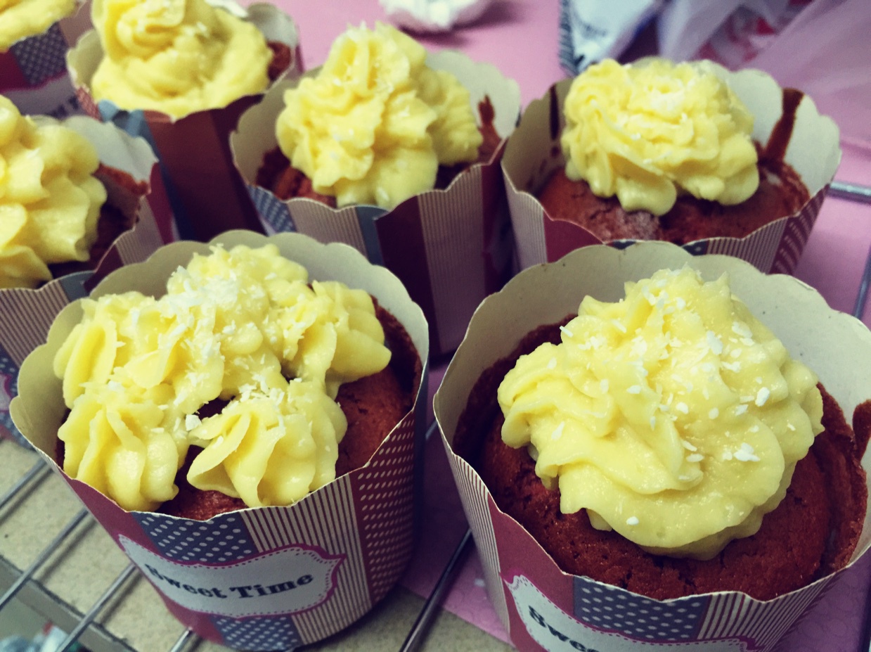 经典红丝绒杯子蛋糕（red velvet cupcake）