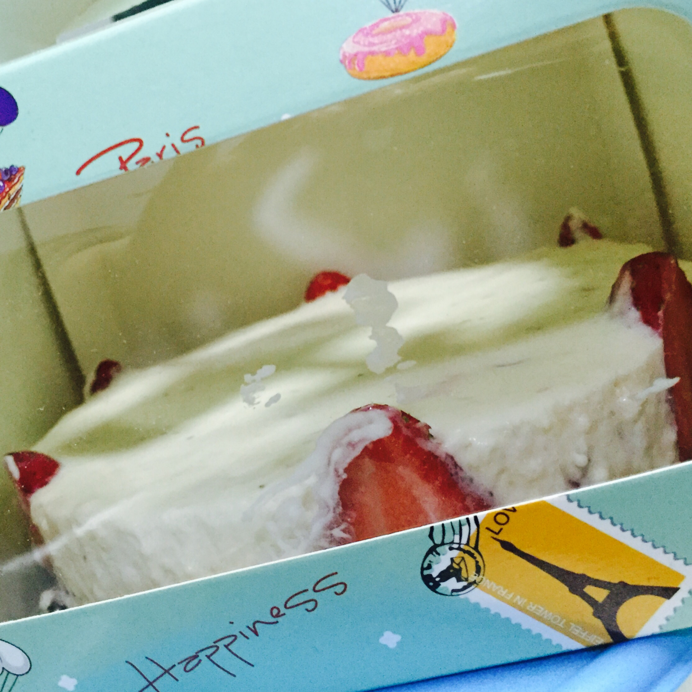 草莓果粒冻芝士蛋糕