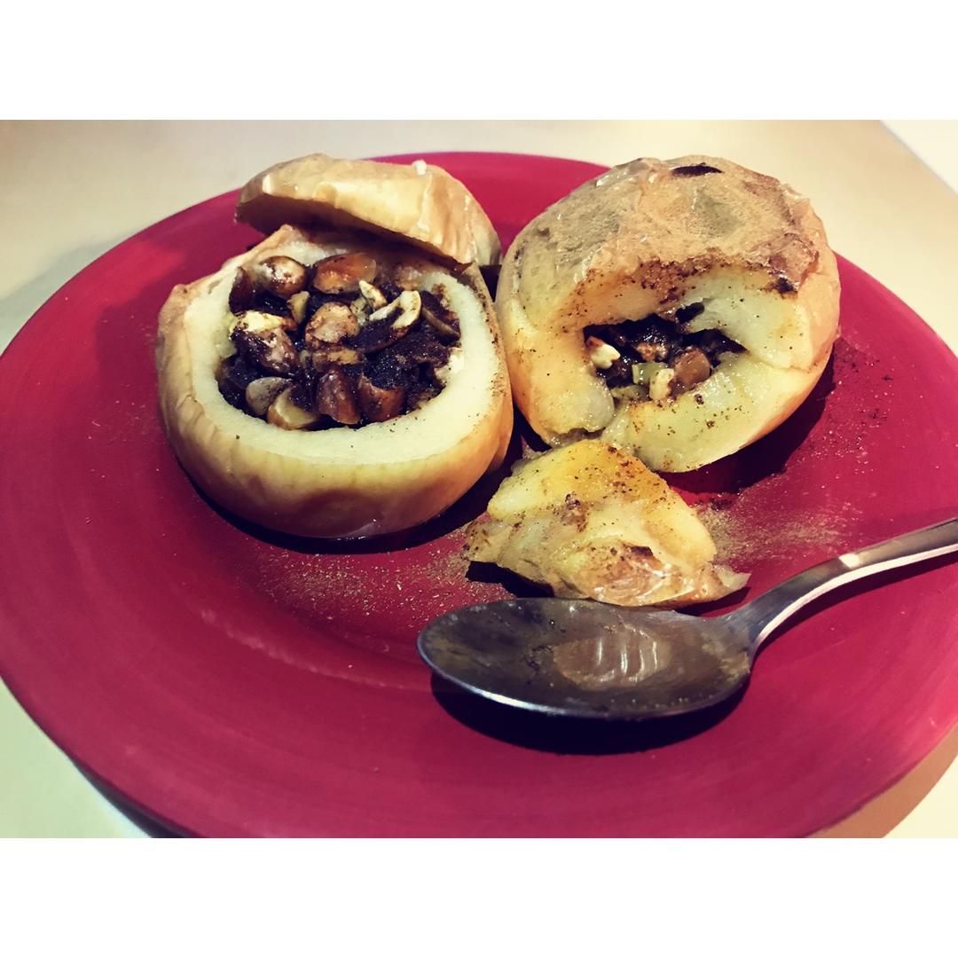 烤苹果(葡萄干馅配白兰地浇汁)