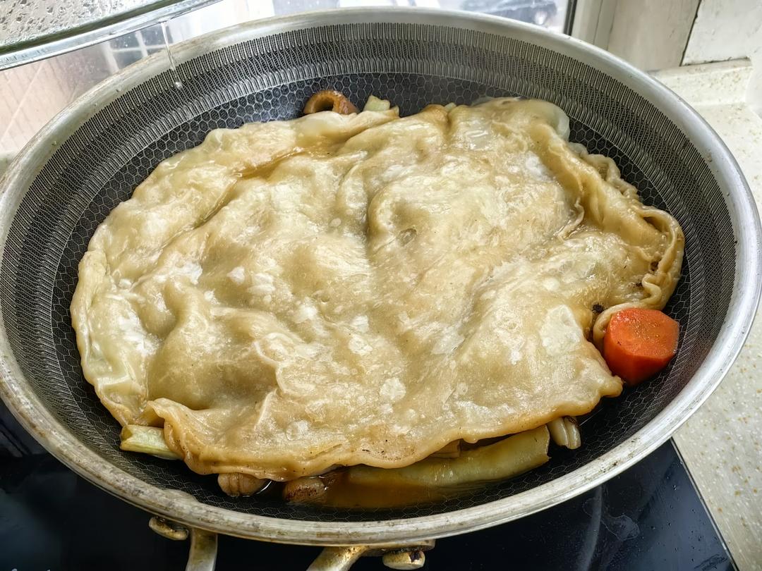 锦州特色：豆角烀饼。试一下，绝对简单又好吃！
