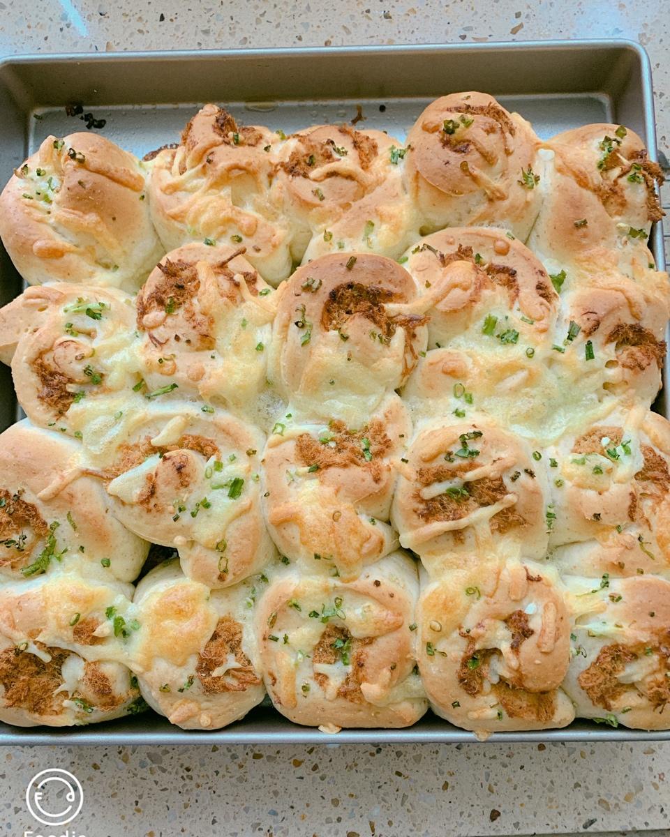 波兰酵种全麦肉松小排包