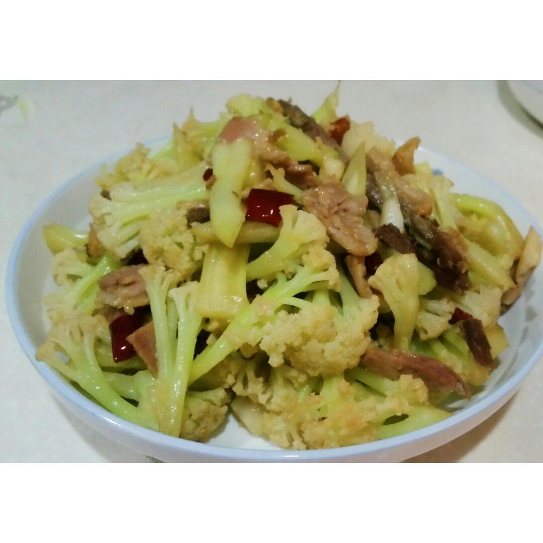 腊肉炒有机花菜
