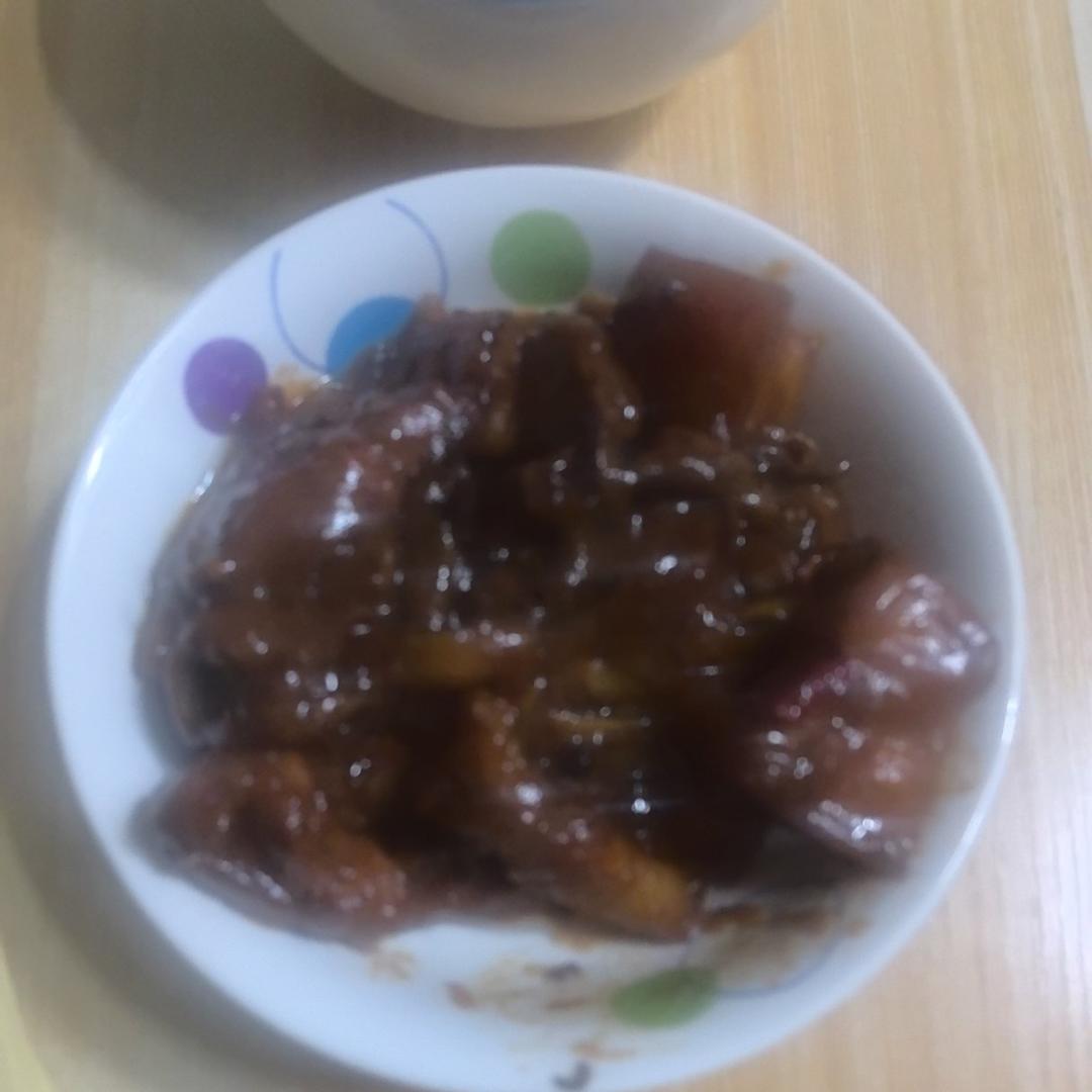 吃着碗里望着锅里的红烧肉