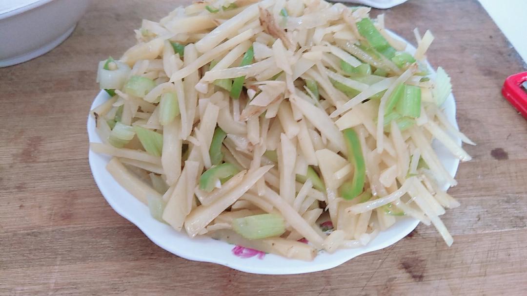 土豆丝炒芹菜