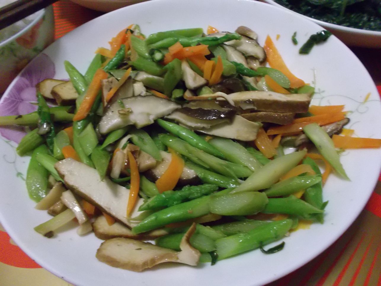 芦笋胡萝卜香菇小炒