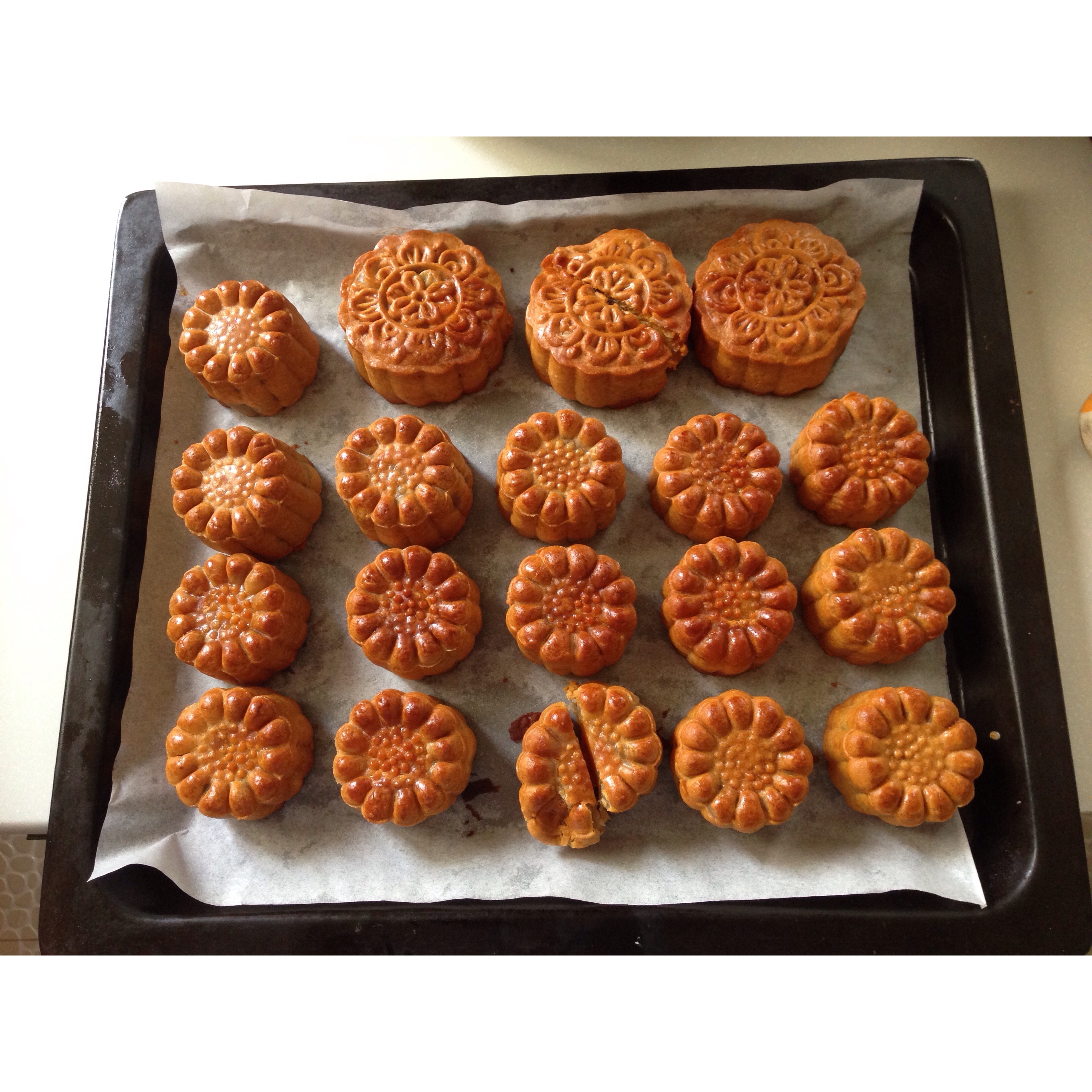 广式月饼——蛋黄莲蓉月饼
