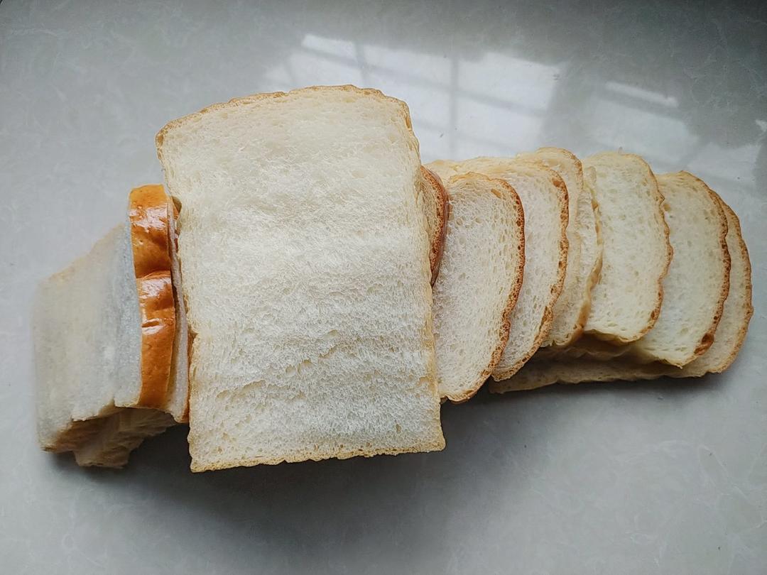 【视频食谱】细腻绵软70%中种醇奶吐司~