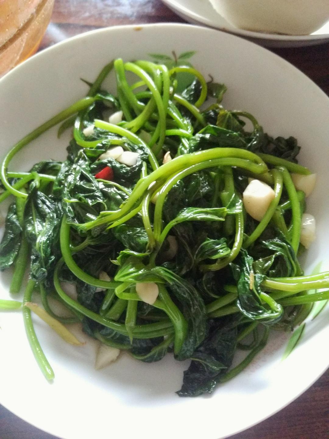 蒜蓉炒红薯叶