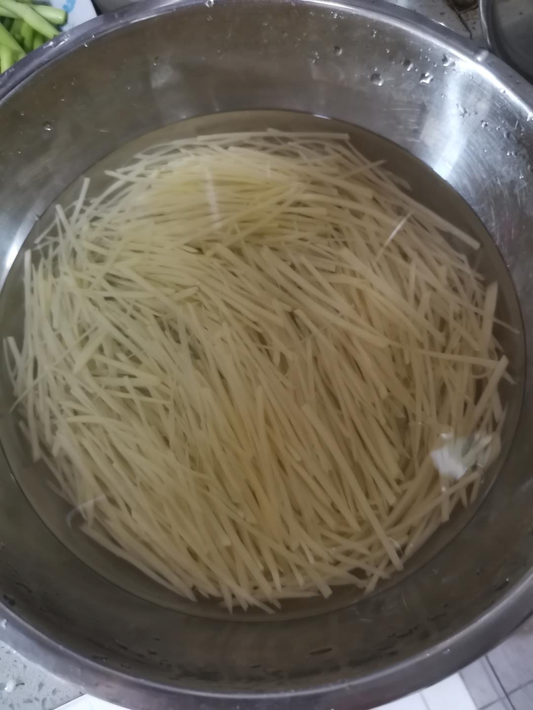 酸辣土豆丝的家常做法 超级下饭