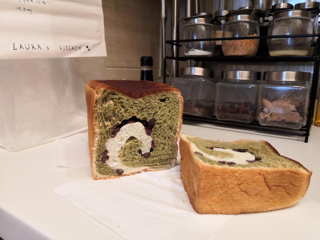 清香柔软的抹茶红豆吐司